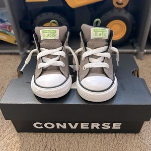 Kids converse size 5